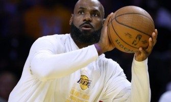 LeBron James a choisi de rejoindre les Philadelphia 76ers pour ses derniers matchs en NBA